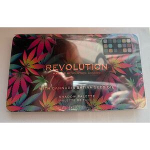 Revolution multi Makeup